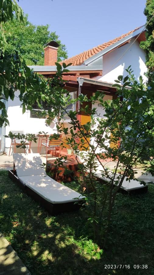 Apartman Stara Tresnja Κλάντοβο Εξωτερικό φωτογραφία